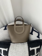 Piction in the loo 18cm Clemence swift CK18 Etoupe grey silver hardware