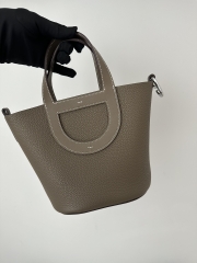 Piction in the loo 18cm Clemence swift CK18 Etoupe grey silver hardware