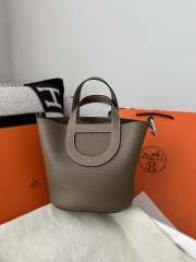Piction in the loo 18cm Clemence swift CK18 Etoupe grey silver hardware