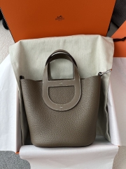 Piction in the loo 18cm Clemence swift CK18 Etoupe grey silver hardware