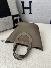 Piction in the loo 18cm Clemence swift CK18 Etoupe grey silver hardware