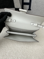 Constance to go epsom  M4  Gris pale Silver hardware