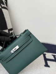 Kelly Pochette 22cm Green Swift Leather with Silver Hardware