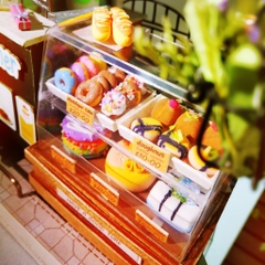 Mô hình nhà DIY Doll House Robotime Ice Cream Station DGM06 Kèm Bộ dụng cụ và Keo dán