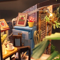Mô hình nhà DIY Doll House Coffee House Kèm Mica chống bụi, Bộ dụng cụ và Keo dán