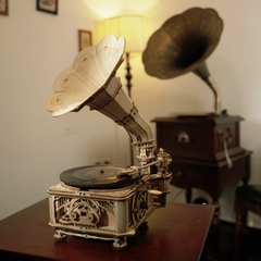 [BẢN XUẤT KHẨU TIẾNG ANH] Mô hình Cơ động học Máy nghe nhạc cổ điển Classic Gramophone Robotime LKB01