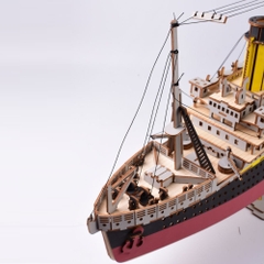 Đồ chơi lắp ráp gỗ 3D Mô hình Tàu Titanic Laser - Tặng kèm đèn LED USB trang trí