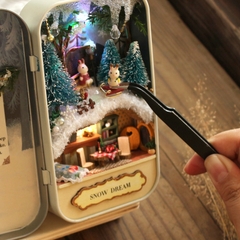 Mô hình nhà DIY Doll House Box Theatre ( Q001 - Q003 ) Kèm Bộ dụng cụ và Keo dán