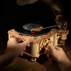 [BẢN XUẤT KHẨU TIẾNG ANH] Mô hình Cơ động học Máy nghe nhạc cổ điển Classic Gramophone Robotime LKB01