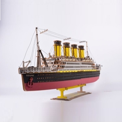 Đồ chơi lắp ráp gỗ 3D Mô hình Tàu Titanic Laser - Tặng kèm đèn LED USB trang trí