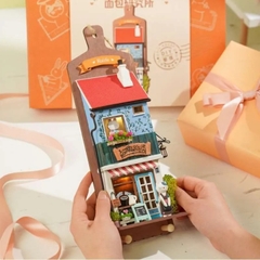 Mô hình nhà DIY Doll House Wall Hanging Miniature DS019 - DS022 Robotime Aroma Toast Lab