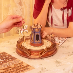[BẢN QUỐC TẾ TIẾNG ANH] Mô hình Hộp nhạc Vòng xoay Ngựa gỗ Classic Carousel AMC01 Robotime