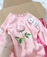SET ÁO DÀI HOA HỒNG SIÊU XINH – NỔI BẬT, DUYÊN DÁNG CHO BÉ YÊU