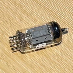Bóng Đèn 12AX7. Tube 12AX7 / ECC83 Amperex Tấm dài 17mm ( D Foil getter ) Code ∆8K Test 100% AVO Mk4