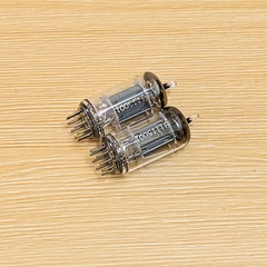 Đèn Telefunken ECC83/12AX7. Đáy kim cương tấm dài trơn 17mm