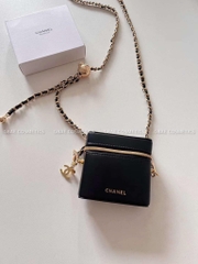 Túi gift Chanel đen kèm dây đeo chéo