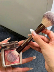 Cọ phấn phủ - má hồng Hourglass Veil Powder Brush 2 đầu