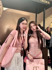 Túi Tote Hồng Charlotte Tilbury x Triệu Lộ Tư