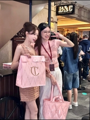 Túi Tote Hồng Charlotte Tilbury x Triệu Lộ Tư