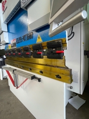 Máy Chấn 30Tấn 1M6