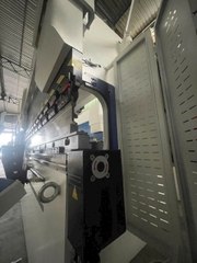 Máy Chấn CNC 130Tấn 4M (4N+1)