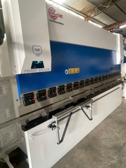 Máy chấn CNC 130T 4M