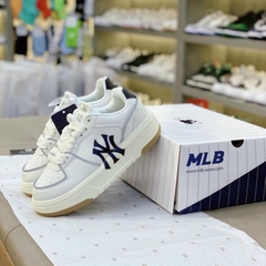 Giày sneaker chunky liner trắng viền xám