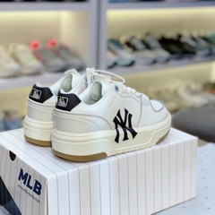 Giày sneaker chunky liner trắng viền xám