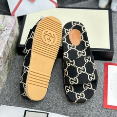Dép Lê quai ngang GC họa tiết monogram logo nam nữ Mới 2024 Cập Bến,Dép Lê Huấn Hoa Hồng họa tiết gc