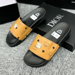 Dép lê nam nữ MCM đế cao su non quai da nhăn phối in hoạ tiết chữ tag logo bạc trước đế êm dầy dặn boy phố 2024 Full Box