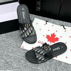 Dép lê nam quai ngang CD quai da Pu đen phối vải dệt vân chữ monogram tag logo bạc đế cao su đúc, Dép DIO Đế Khâu Thêu