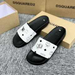 Dép quai ngang MCM Trắng in hoạ tiết đơn giản ,SLIDE SANDAL MCM 'WHITE BLACK'. DÉP MCM DA TRẮNG ĐEN gắn tag kim loại