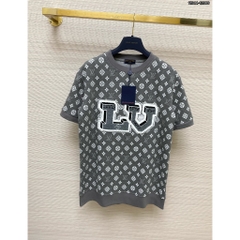 Áo thun LV thêu xù logo họa tiết Chữ đơn giản thiết kế hot trend cặp đôi Nam nữ Mới Nhất 2024 Cực Chất
