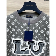 Áo thun LV thêu xù logo họa tiết Chữ đơn giản thiết kế hot trend cặp đôi Nam nữ Mới Nhất 2024 Cực Chất