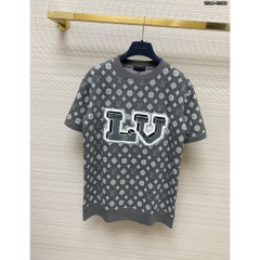 Áo thun LV thêu xù logo họa tiết Chữ đơn giản thiết kế hot trend cặp đôi Nam nữ Mới Nhất 2024 Cực Chất
