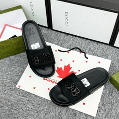 Dép quai dán LV da Họa Tiết Tag logo kim loại  ,Dép thời trang 2024 siêu Nhẹ,Dép thời trang nam nữ óng ánh mẫu mới
