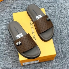 Dép nam lv quai ngang tag logo kim loai, quai da cao cấp họa tiết vân chìm sang trọng full box