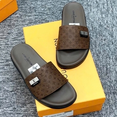 Dép nam lv quai ngang tag logo kim loai, quai da cao cấp họa tiết vân chìm sang trọng full box