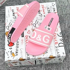 Dép lê nữ hồng quai ngang DG slide hồng cao su quai đúc nổi chữ I Love DG tim đỏ đế nổi hoa văn cao cấp full box