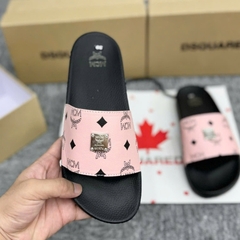 Dép Nam Nữ MờCêMờ Hồng Quai Ngang Đính Tag Logo kim loại SIêu Đẹp full box - Dép Quai Ngang Nam Nữ M.C.M Phối Màu