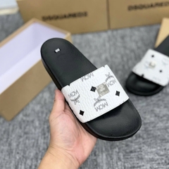 Dép Nam Nữ MCM Trắng Quai Ngang Đính Tag Logo kim loại SIêu Đẹp full box - Dép Quai Ngang Nam Nữ M.C.M Phối Màu