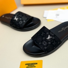 Dép lê Louis Vuitton quai ngang Nam Nữ eo vì phối hoa tiết nét- Dép LV Loại 1 FULL HỘP da bò