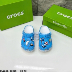 Dép lê nam nữ cờ róc quai đính sờ tích cơ  cao cấp phối logo kim loai màu xanh cực sang full box 2025