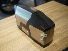 Hộp đồ nhôm gắn hông - 332