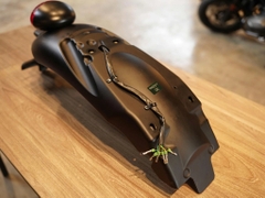 Vè sau + đèn hậu zin Triumph Street Twin - 559 KG