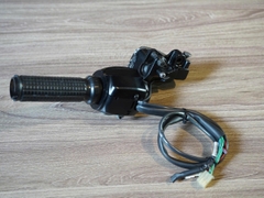 Bộ cùm tay lái trái phải zin Triumph T100/T120 (có sẵn bao tay Motogadget) - 442