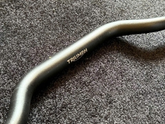 Ghi đông zin Triumph Scrambler 28mm (đen) - 612KG