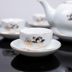 Bộ ấm chén sứ trắng hoa sen vàng