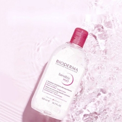 Bioderma Sensibio H2O và bông tẩy trang