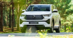 Thảm lót sàn TPE 5D Toyota Innova Cross